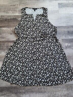 Forever 21 Size 3X Ditsy Floral Print Flowy Sleeveless Shirt Dress Front Button